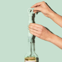 Wine Saver Loop Jade (1 Pump, 1 Stopper)